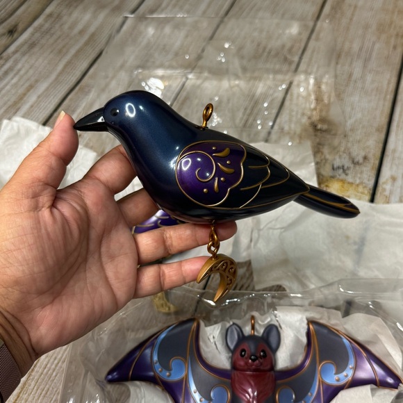 NWT Hallmark Halloween Spooky Outdoor Halloween Ornament Set Owl Bat Raven - Picture 7 of 9